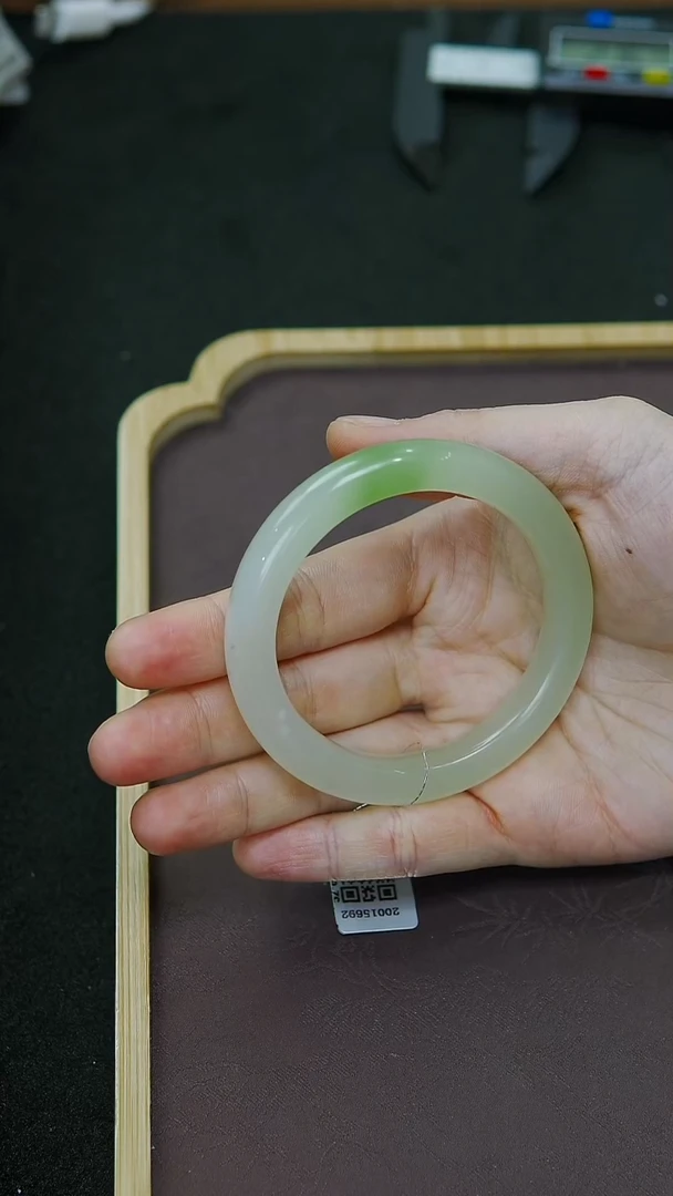 未镶嵌手镯和田玉52圈口正装冰胶浓翠