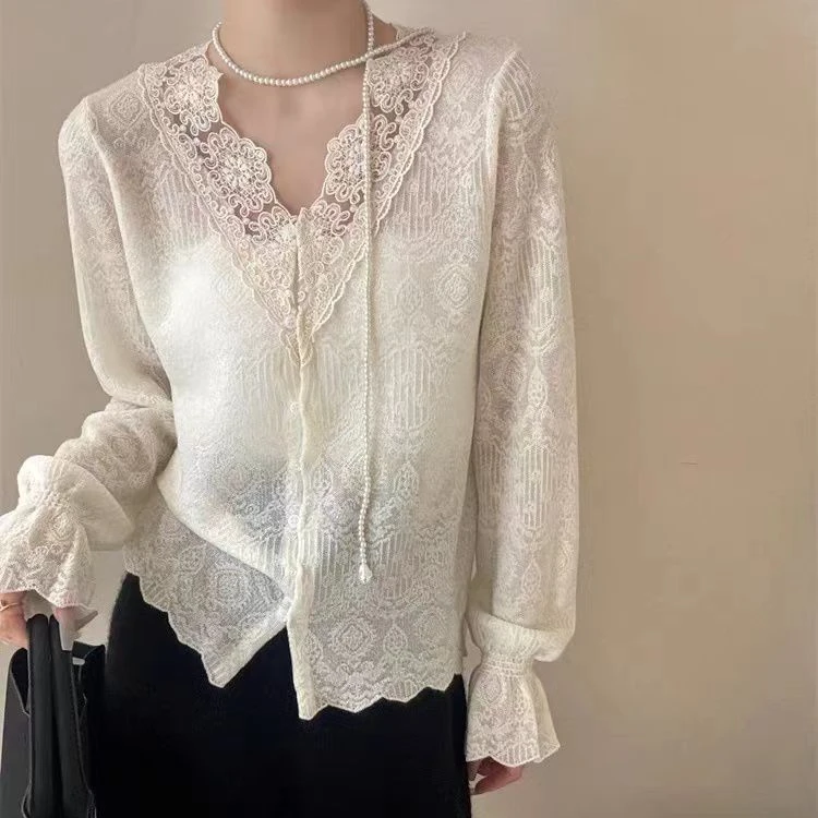 韩系时尚气质V领米色蕾丝拼接羊毛内搭打底衫2025春季温柔风上衣