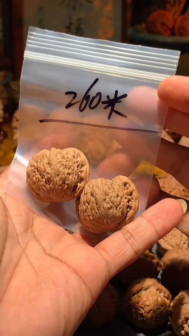 把件桃核云*歌丰泰文玩  老树密文  38 尺寸左右