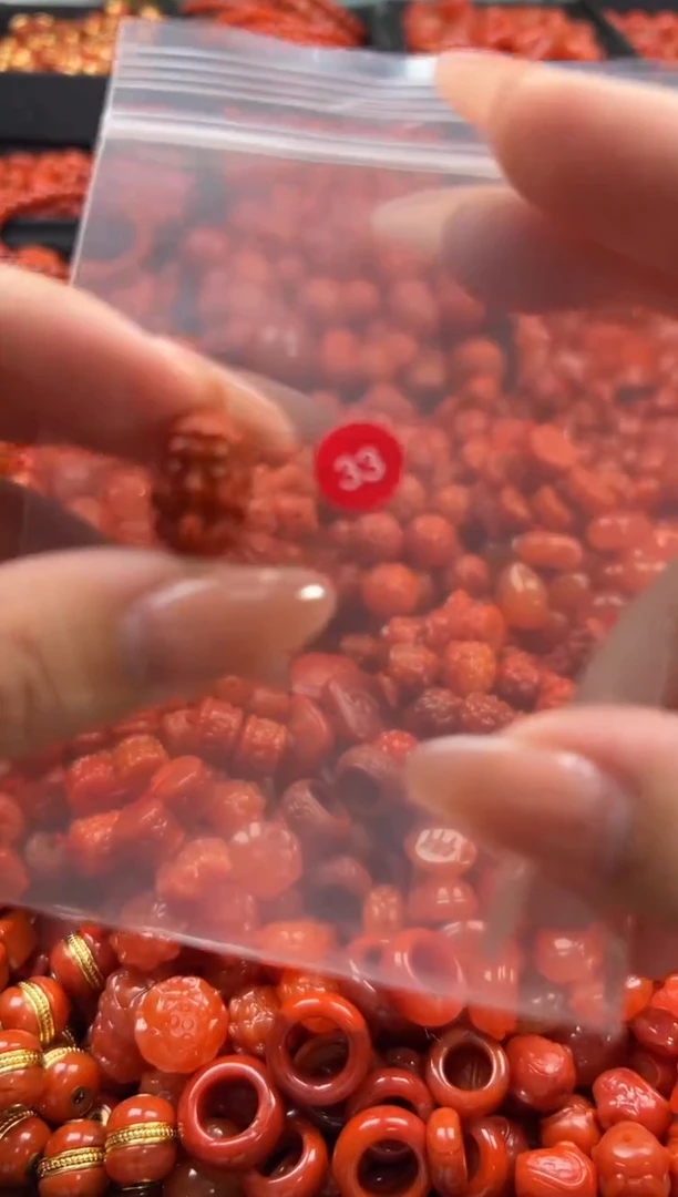 南红玛瑙未镶嵌颈饰1