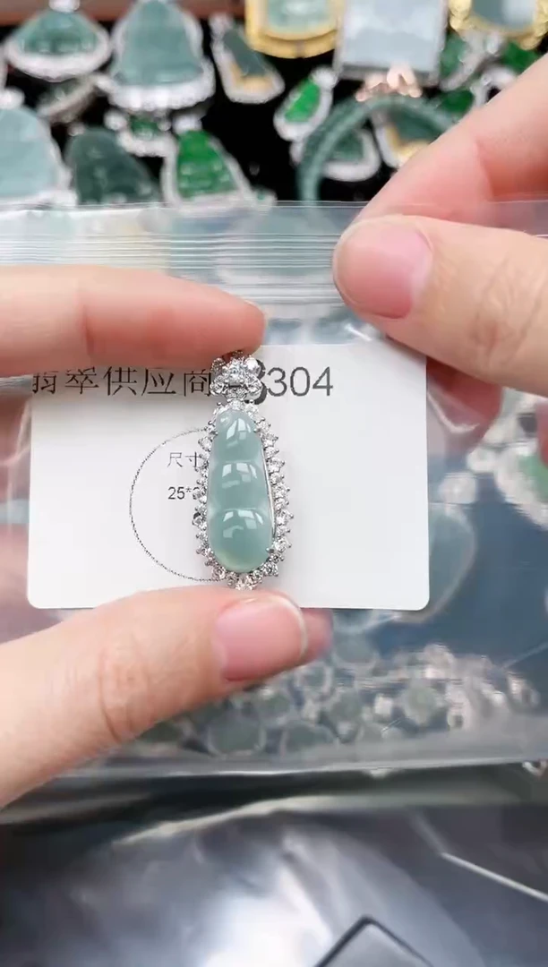 【闪购商品】翡翠颈饰未镶嵌304赠皮绳