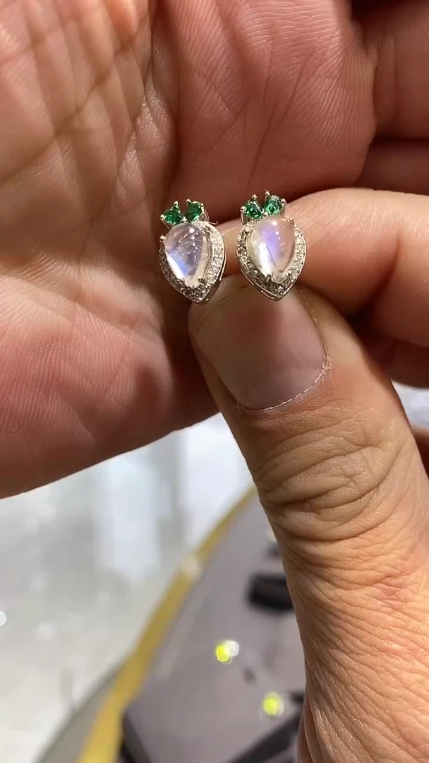 【闪购商品】月光石耳钉银S925镶嵌实体清货