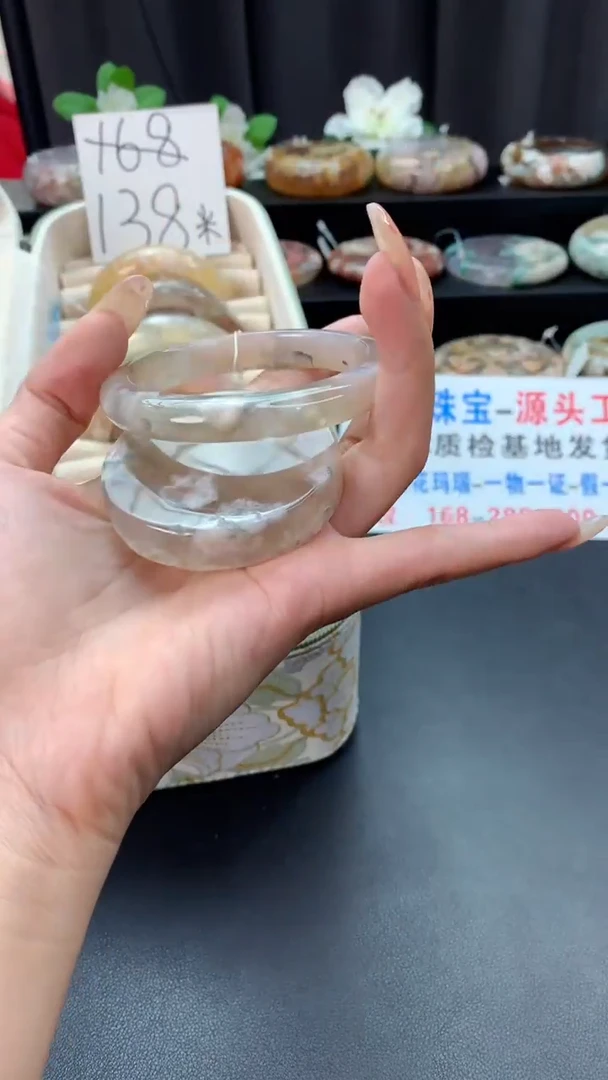 未镶嵌手镯石英质玉（55圈口）赠送镯心