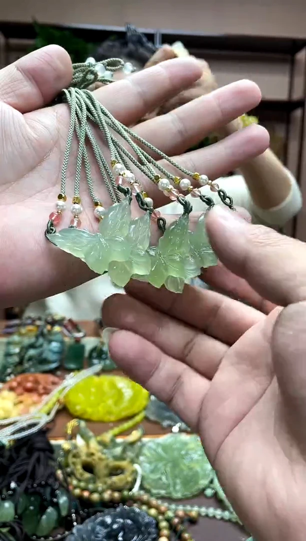 未镶嵌岫玉吊坠多样性发货发其中之一