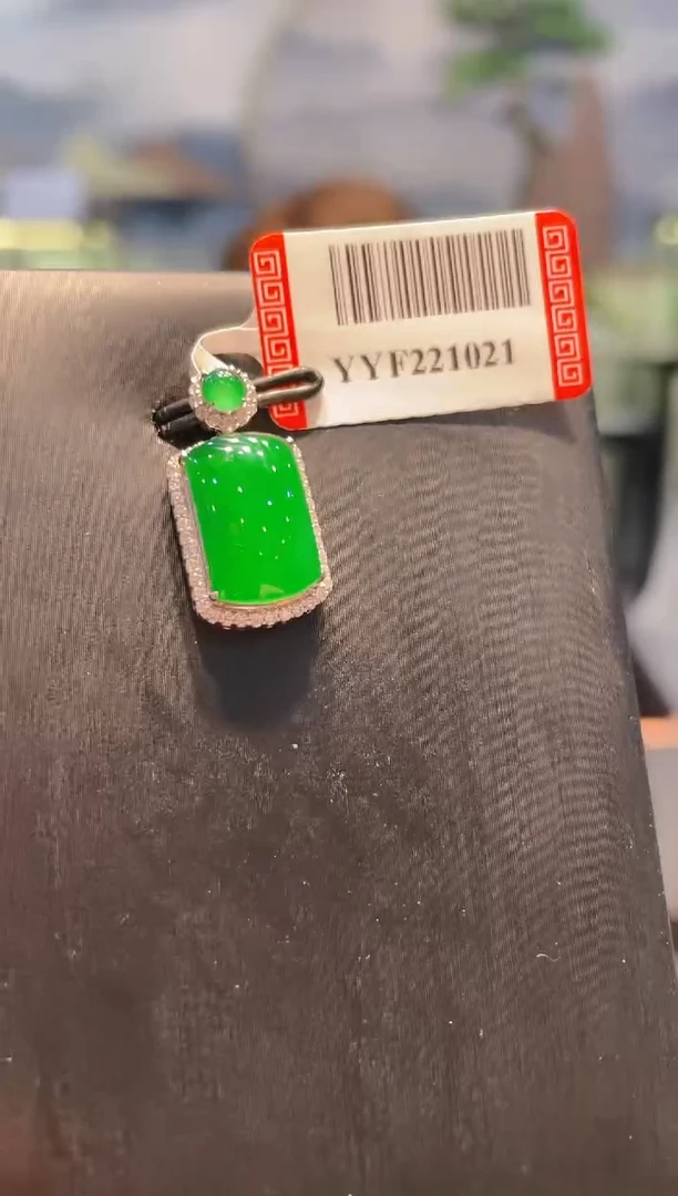 翡翠18K金镶嵌颈饰翡翠A42