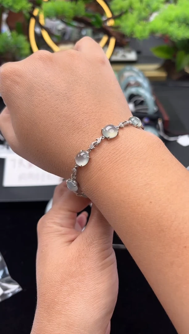 18K金镶嵌手链翡翠手链