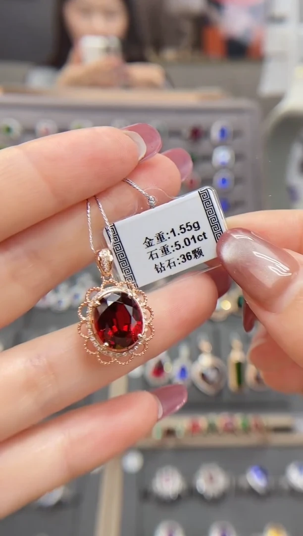18K金镶嵌颈饰石榴石5.01