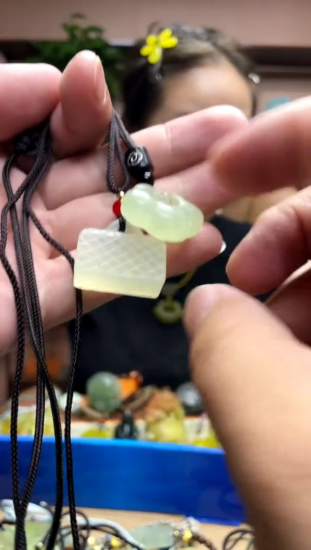 未镶嵌岫玉吊坠·
