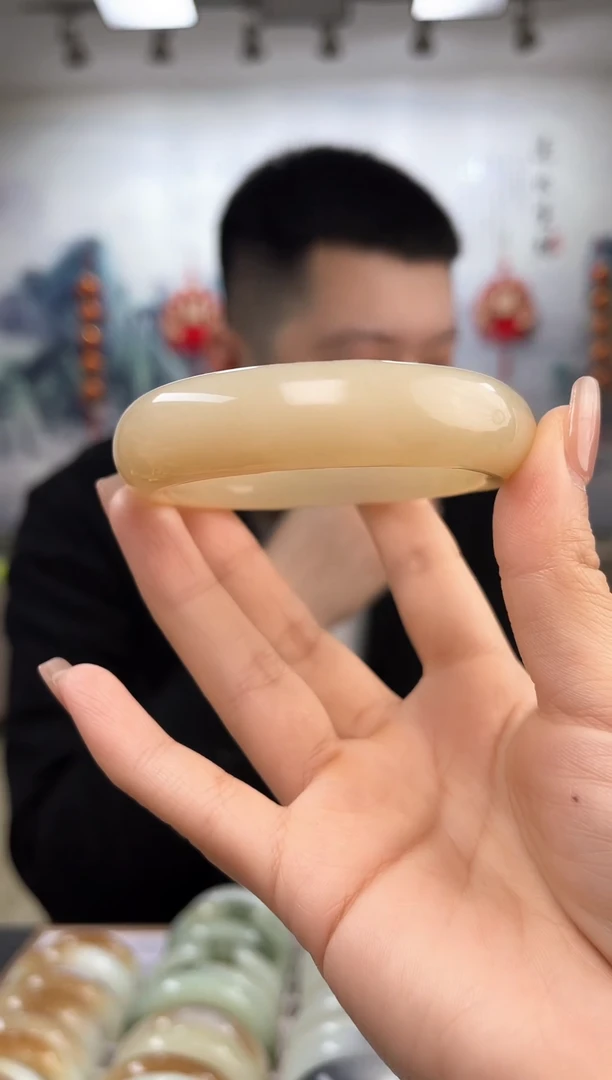 【闪购商品】和田玉手镯未镶嵌56+圈口0898