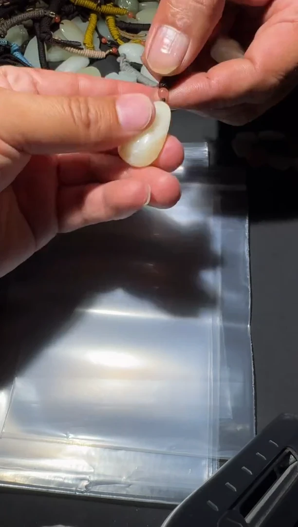 未镶嵌和田玉（糖玉）挂件和田玉