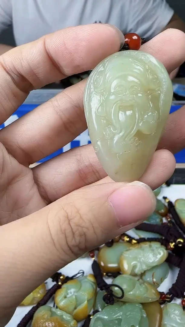 和田玉未镶嵌颈饰1