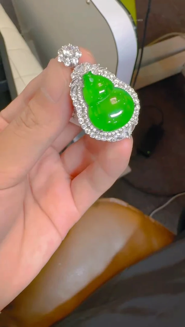 翡翠银S925镶嵌吊坠(赠链)天然A货翡翠