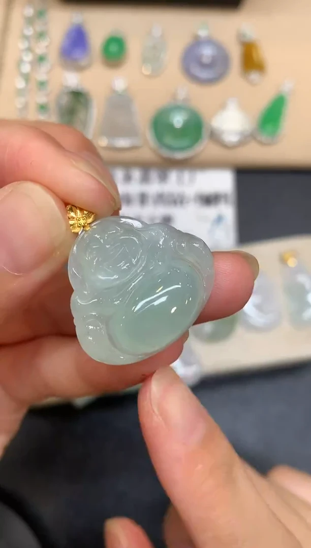 颈饰18K金镶嵌翡翠佛公【无服务费