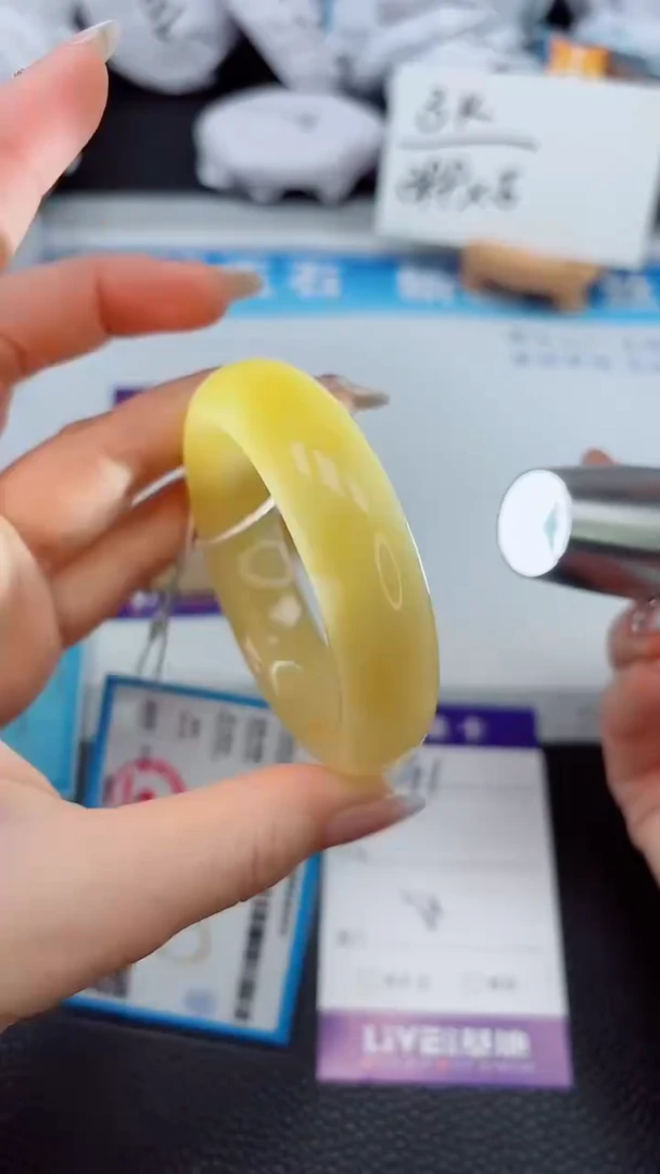 【闪购商品】石英质玉手镯未镶嵌191---54