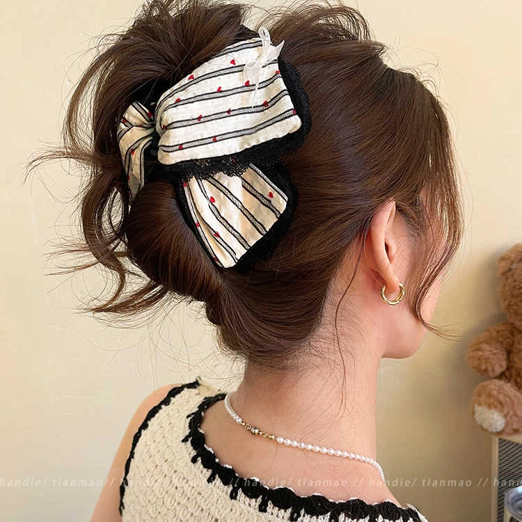 高级感爱心条纹鲨鱼夹大号发量多发夹设计感抓夹女2025新款后脑勺