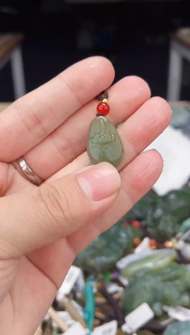 颈饰未镶嵌和田玉1