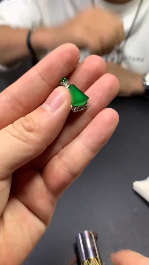 【闪购商品】翡翠吊坠(赠链)银S925镶嵌0833706202/多样性发一