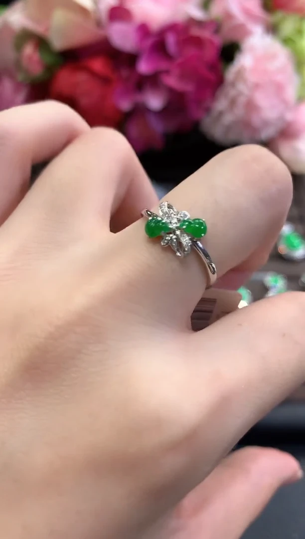 吊坠(不含链)18K金镶嵌翡翠秋日珠宝Q7