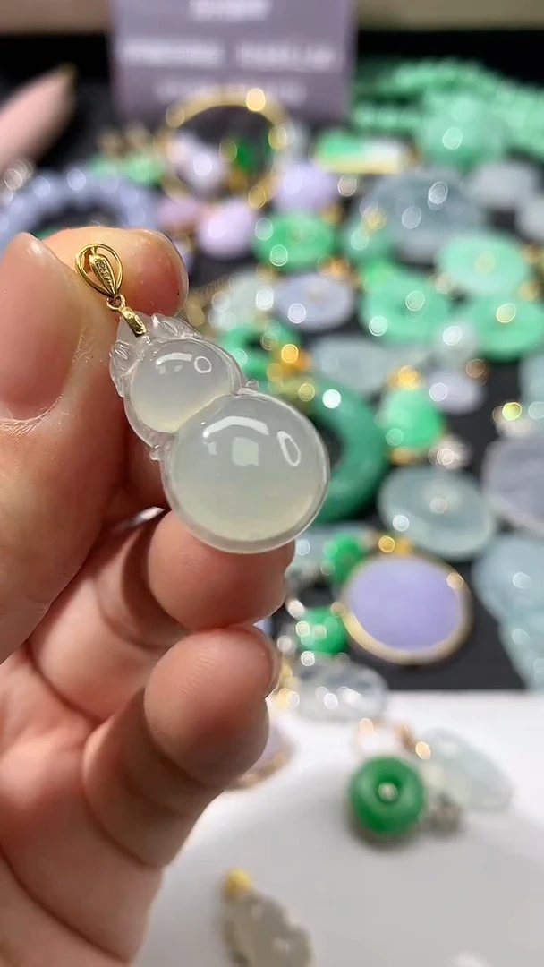 【闪购商品】翡翠颈饰18K金镶嵌葫芦