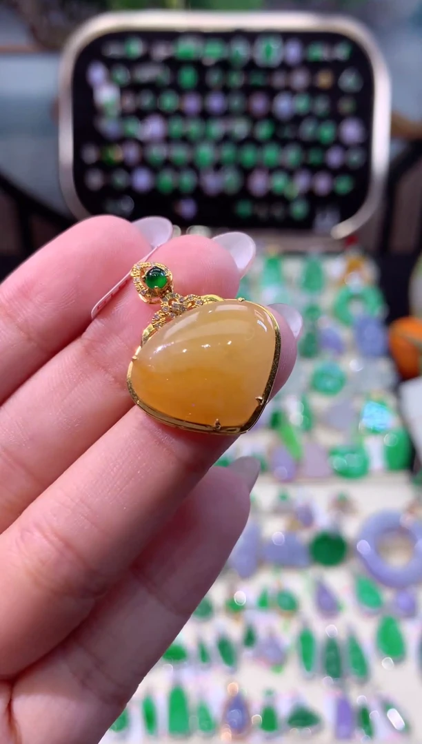 【闪购商品】翡翠颈饰18K金镶嵌缅甸天然A货翡翠