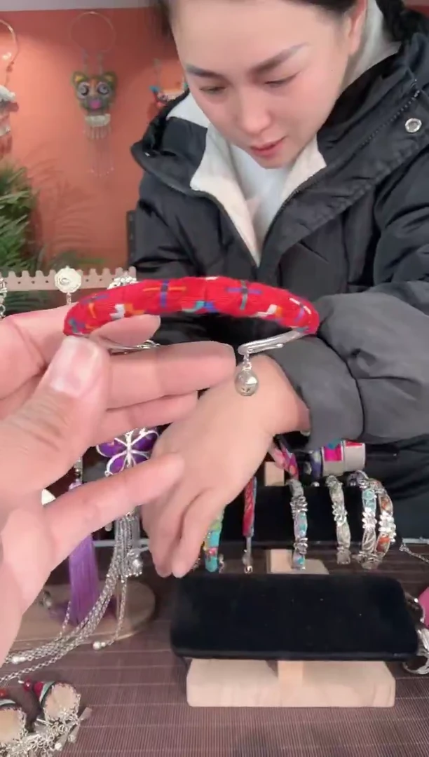 非遗手工刺绣手镯50