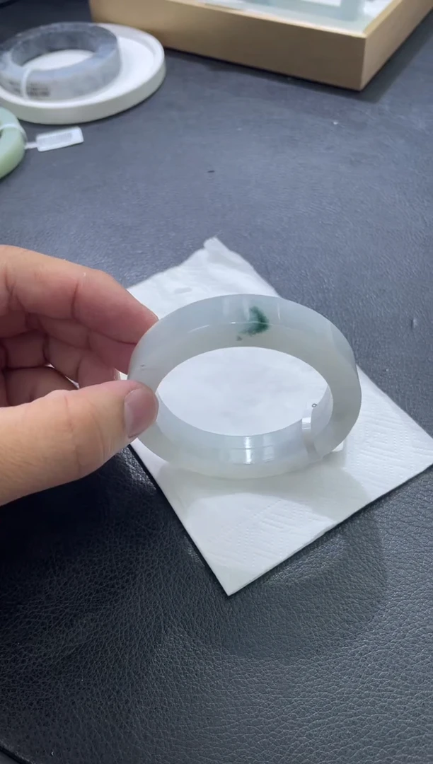 未镶嵌手镯定制翡翠保****厂ddj