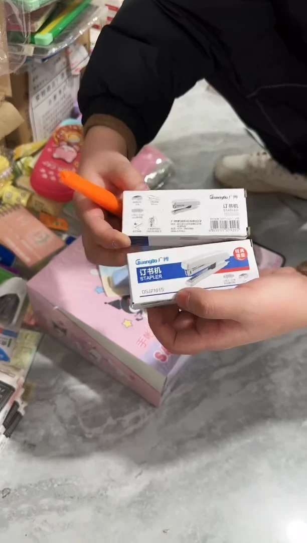 广博10号订书机1个