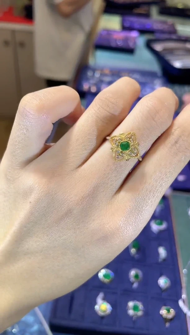 18K金镶嵌戒指祖母绿   JZ