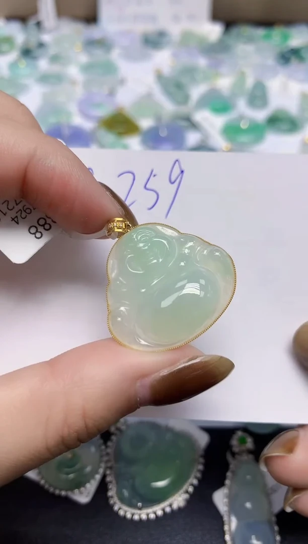 颈饰18K金镶嵌翡翠天然缅甸翡翠A货翡翠百元以上9元证书费自理