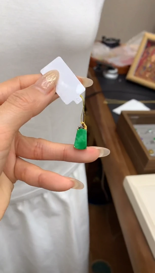 【闪购商品】翡翠颈饰18K金镶嵌无事牌