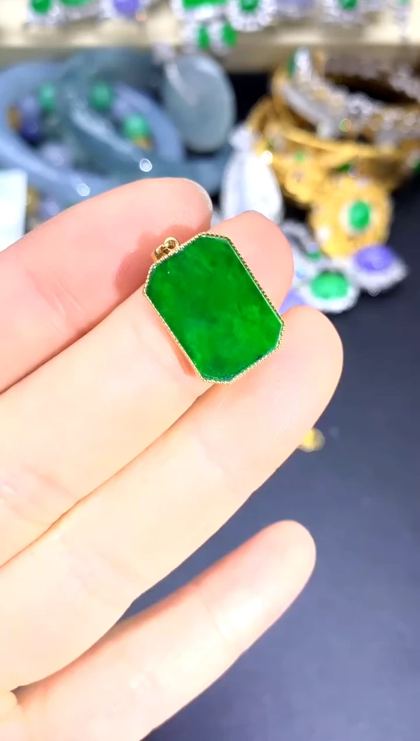 颈饰18K金镶嵌翡翠422-中国好珍宝