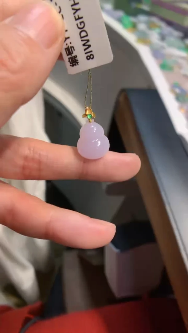 颈饰18K金镶嵌翡翠葫芦