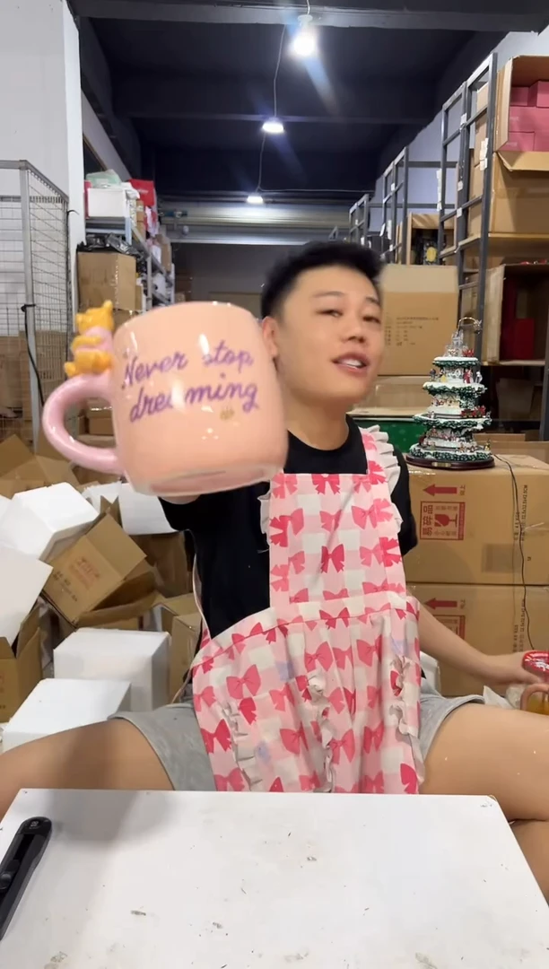 瓷片粉色维尼水杯 陶瓷