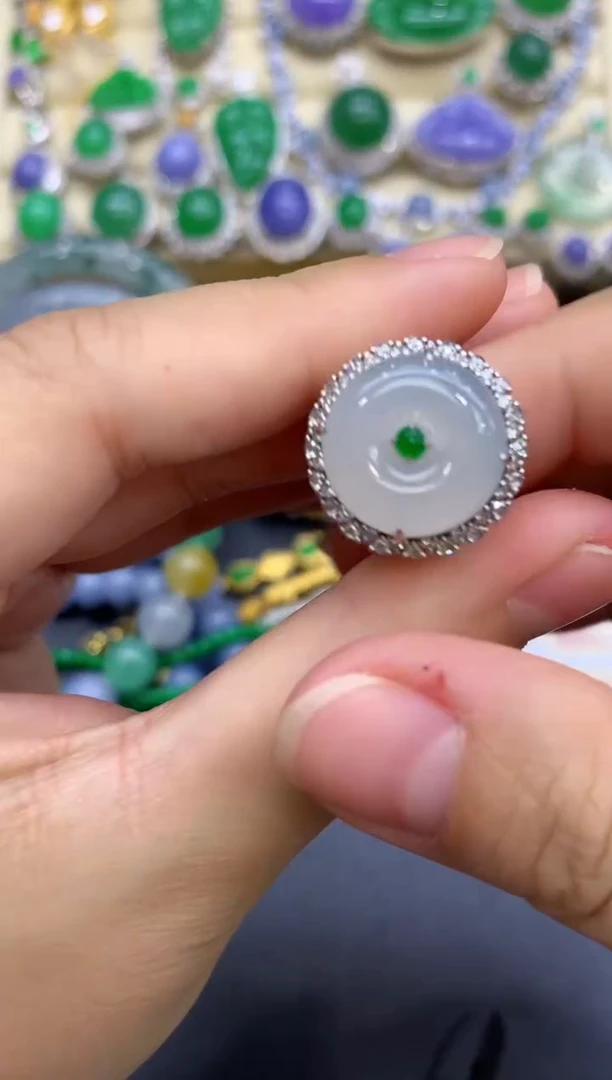 18K金镶嵌戒指翡翠202-中国好珍宝