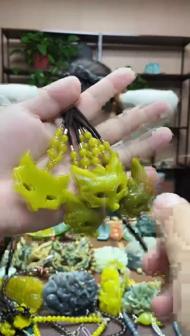 未镶嵌岫玉吊坠多样性发货发其中之一