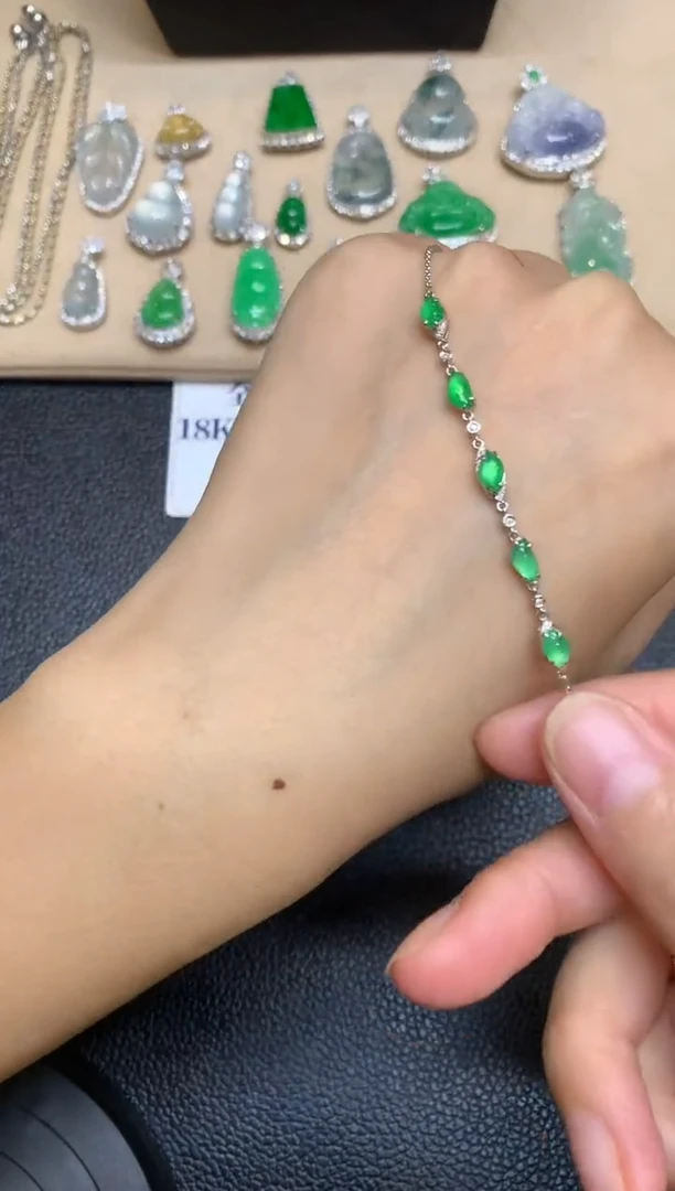18K金镶嵌手链翡翠随形【无服务费【24小时鉴赏期】