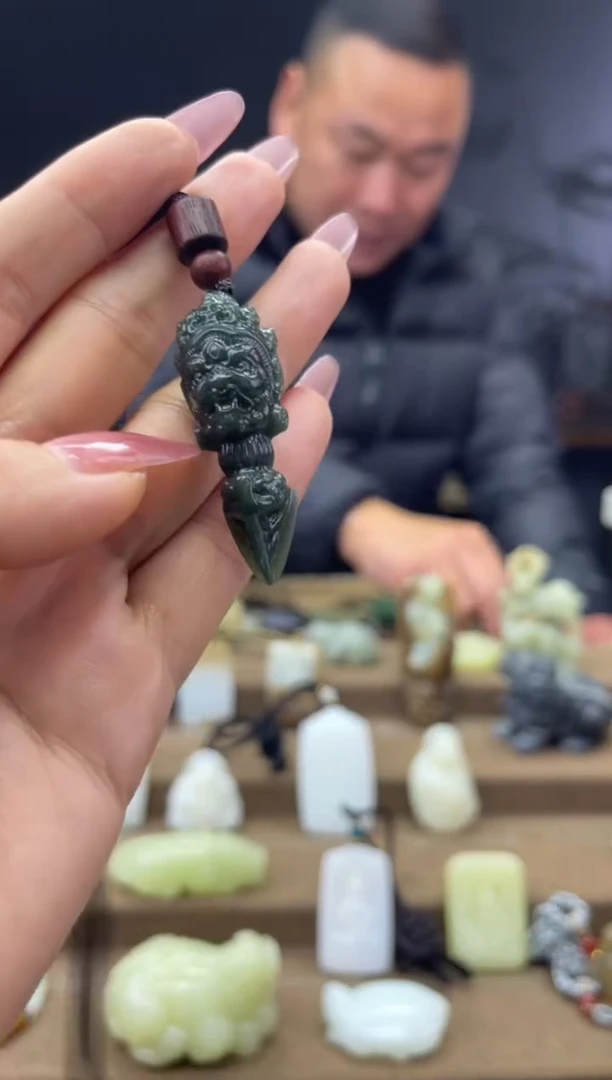 颈饰未镶嵌和田玉1