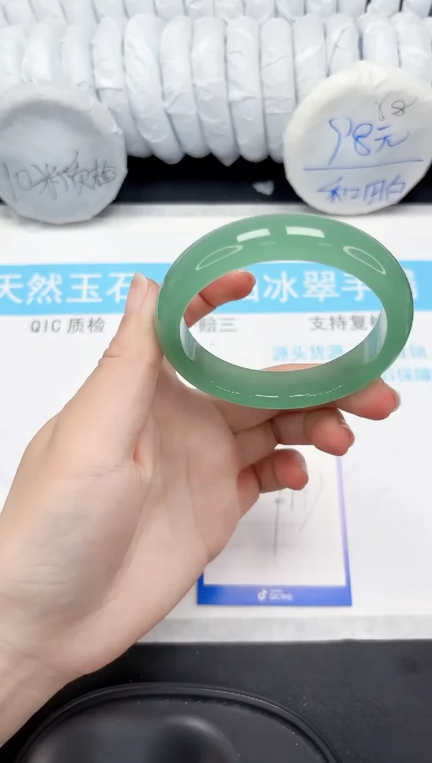 【闪购商品】石英质玉手镯未镶嵌147-61