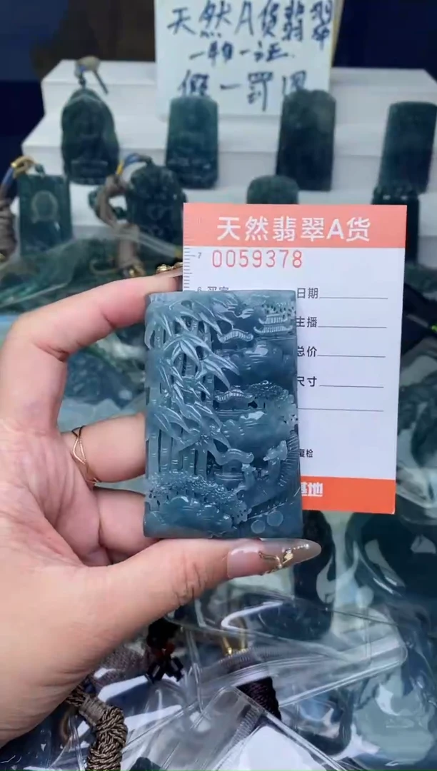 翡翠未镶嵌颈饰