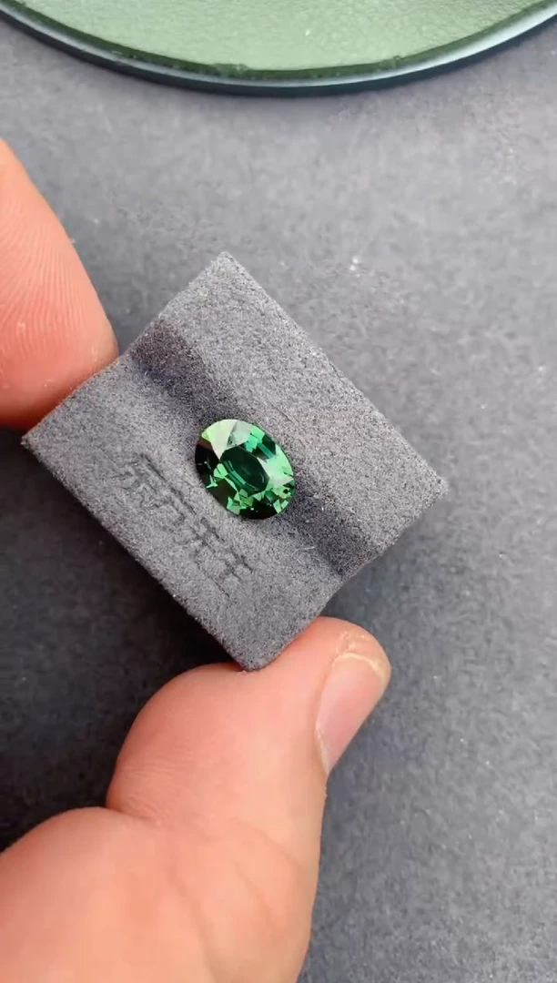 未镶嵌裸石定制蓝宝石2.3ct 绿色蓝宝石 定制