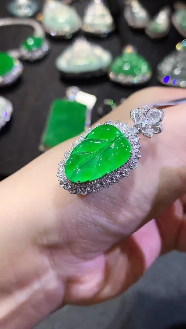 【闪购商品】翡翠吊坠(不含链)18K金镶嵌78-叶子