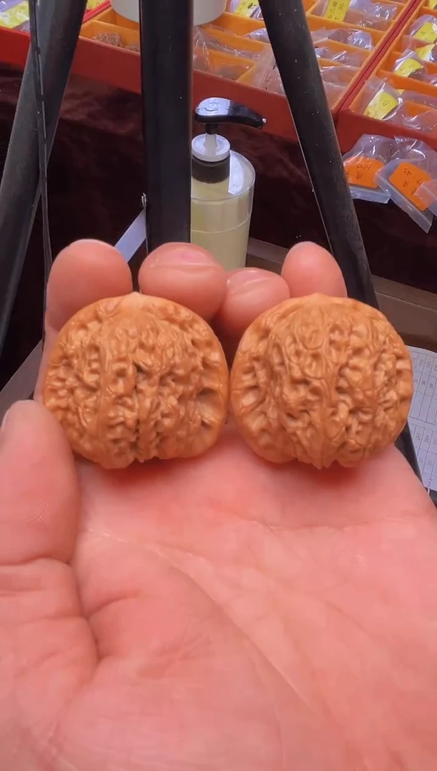 【闪购商品】文玩核桃把件39血麒麟