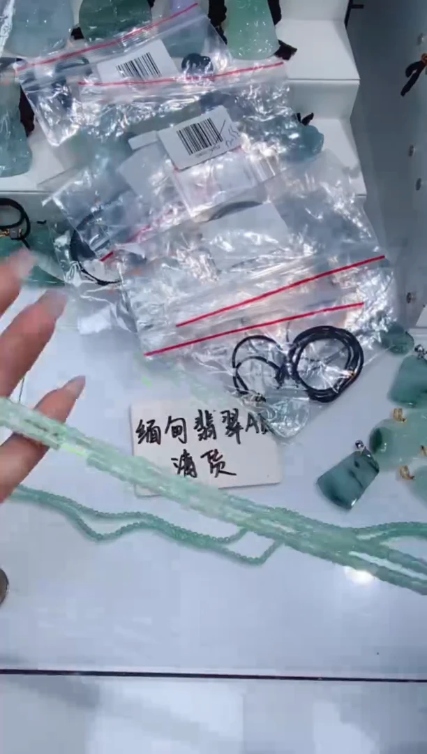 颈饰未镶嵌翡翠吊坠