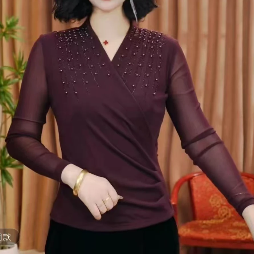 2025早秋新品烫钻钉珠洋气百搭气质v领网纱打底衫