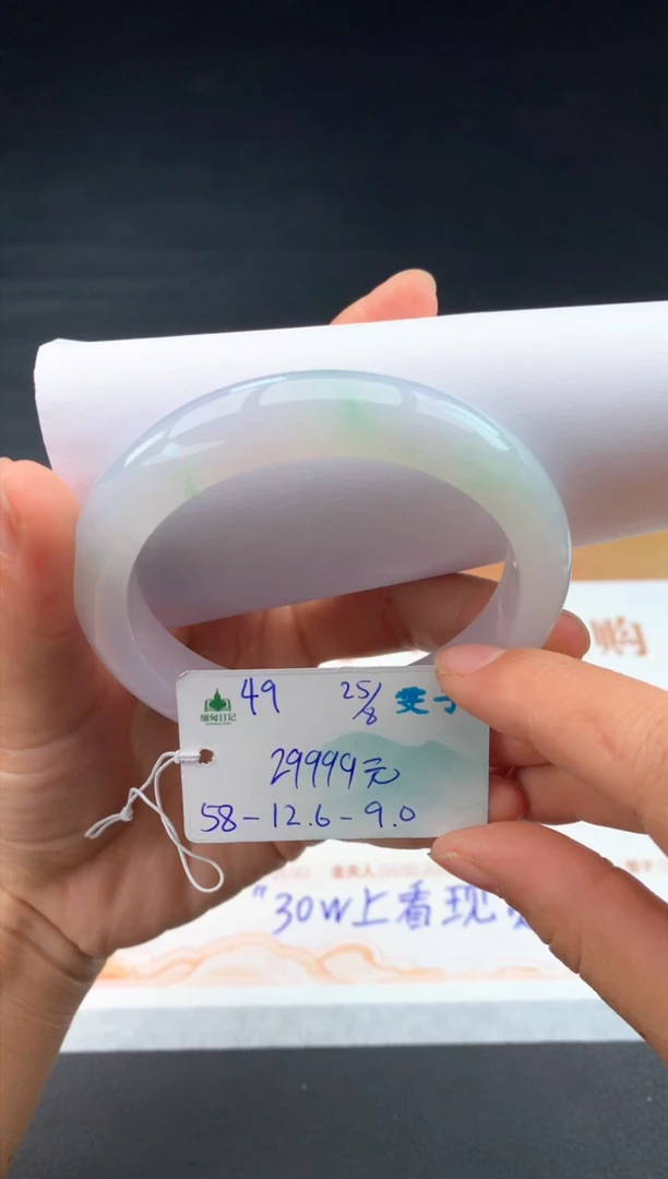 未镶嵌手镯翡翠自带#送人#，联系客服核对地址~