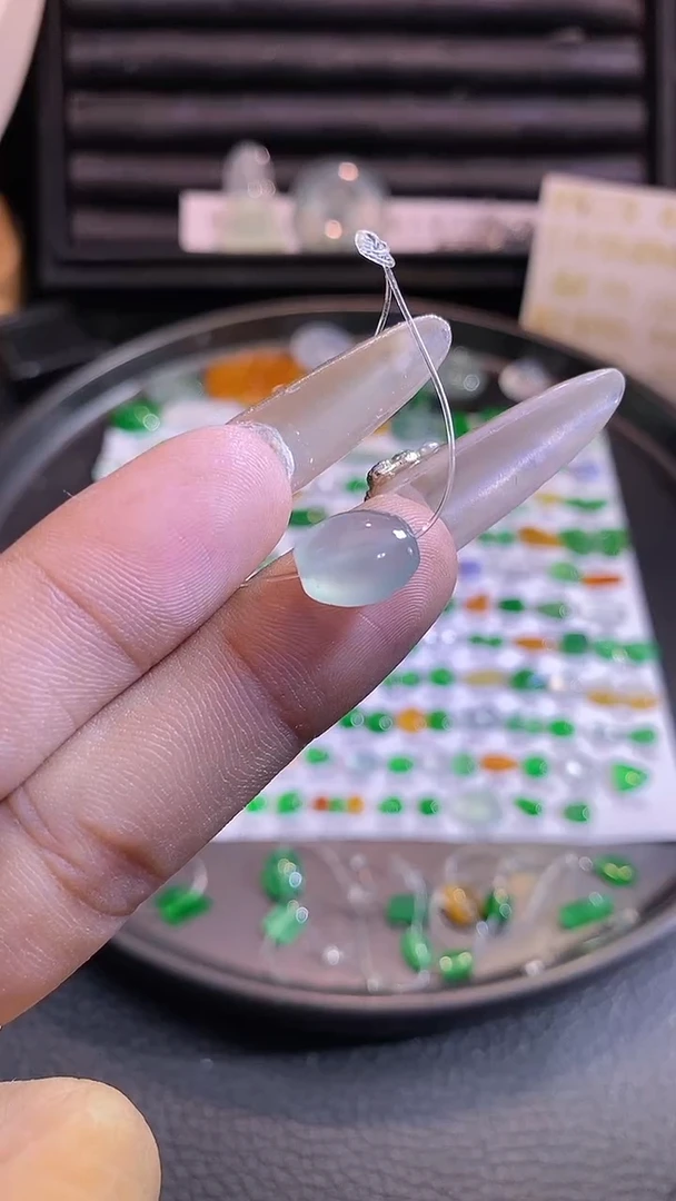 翡翠挂件未镶嵌珠子