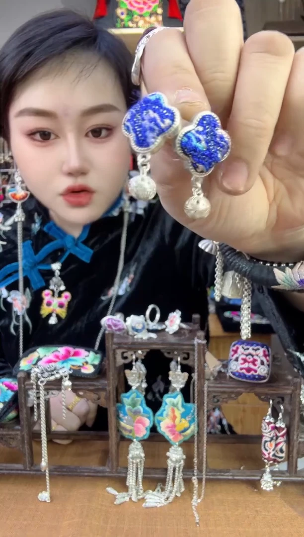 【闪购商品】刺绣纯手工苗绣非遗耳钉款