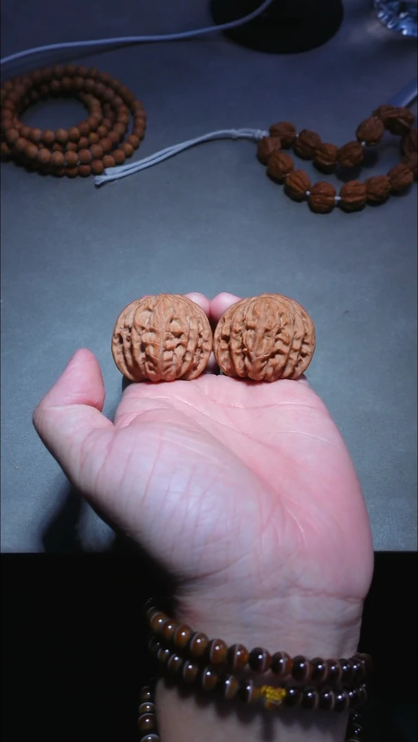 把件文玩核桃茶**一j3364 山地磨盘核桃一对