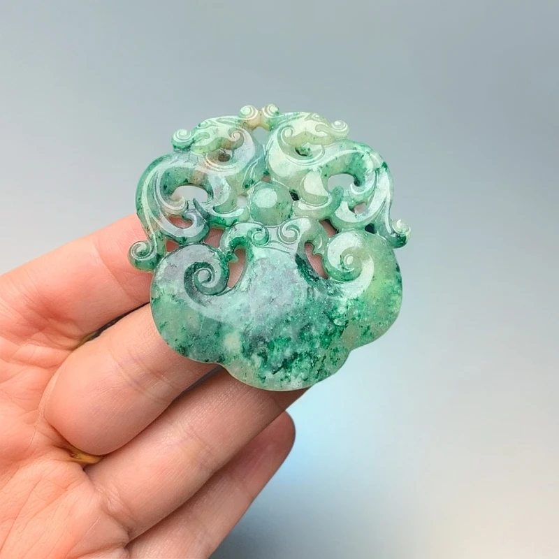 独山玉双龙戏珠吊坠，雕工精美天然玉石南阳特色A528：51×50×6.3mm