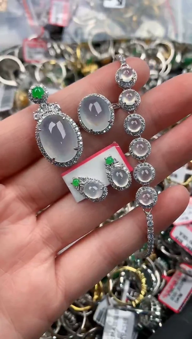 银S925镶嵌戒指翡翠888               3